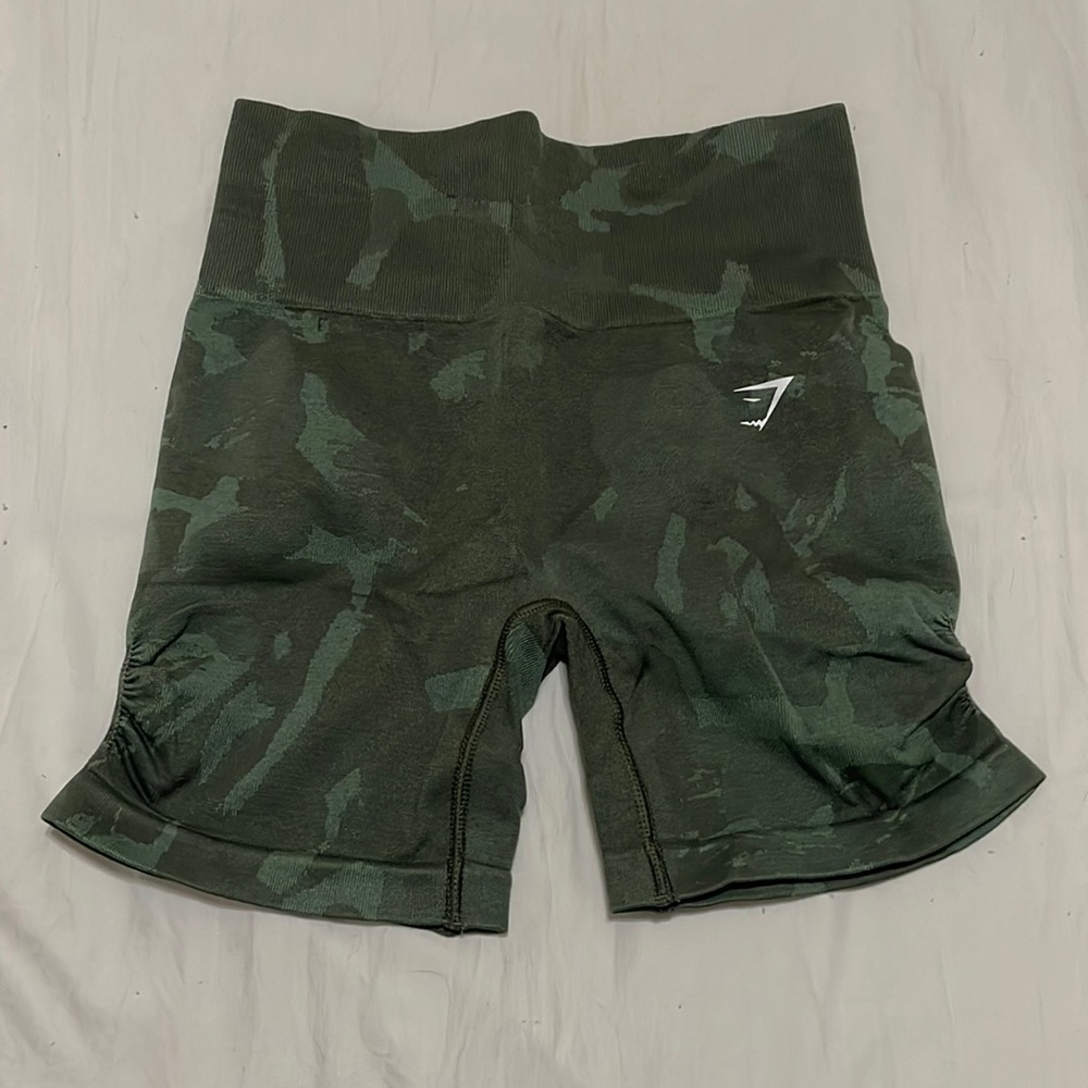GYMSHARK SHORTS